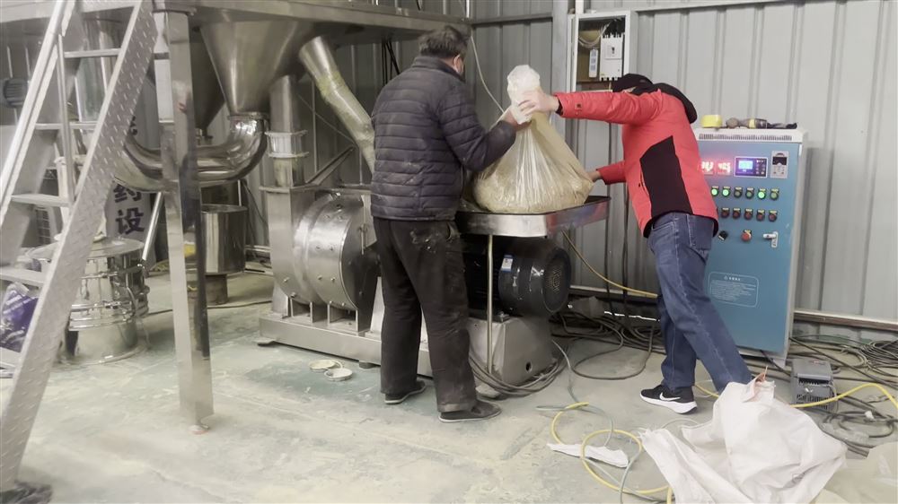 藥物粉碎智能聯(lián)動生產(chǎn)線2