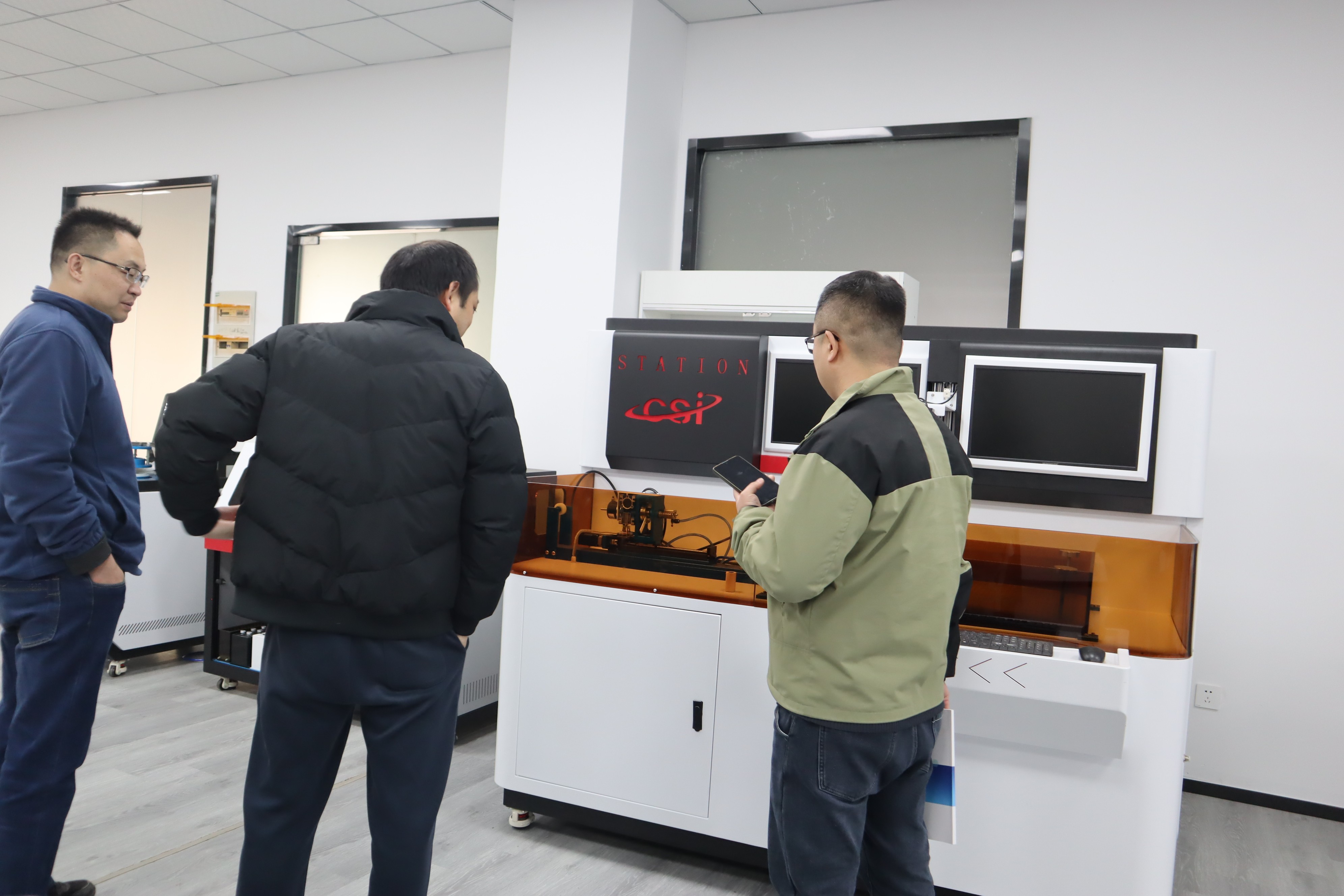 廣州XX公司到訪上海程斯參觀設備